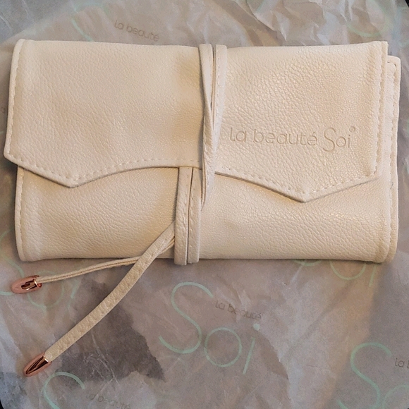 Makeup Brush Clutch - Picture 1 of 3